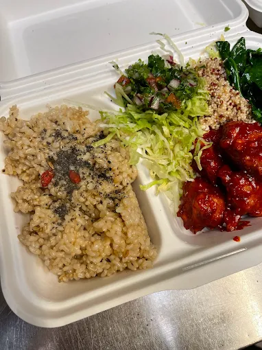 Jamaican plate: rice with herbs, crisp sweet-sour bites, fresh salad